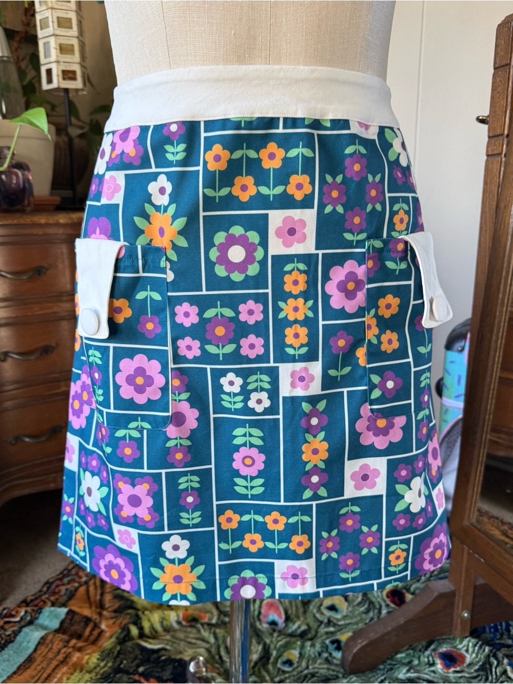 Smak Parlour x Unique Vintage 1960s Teal Wallpaper Floral Mini Skirt, Plus XXL - Picture 3 of 10